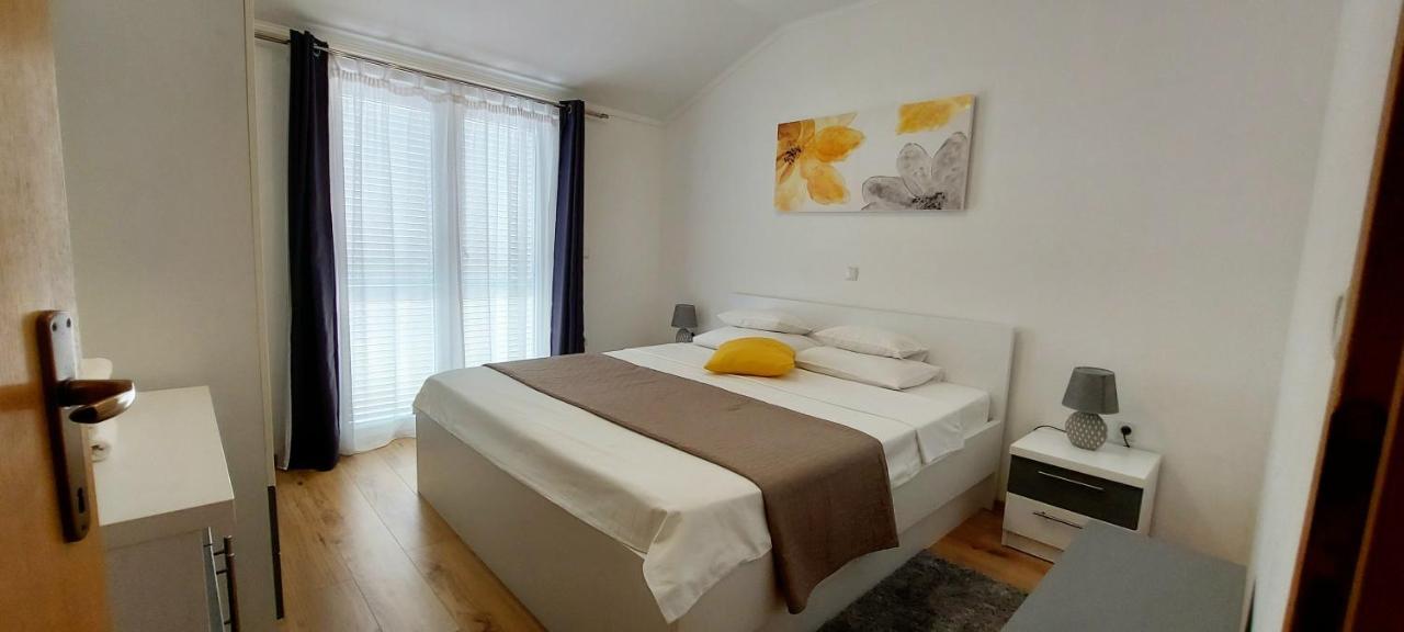 Apartments Marijana Rab Town Exterior foto